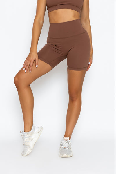 Essential Scrunch Shorts - umber